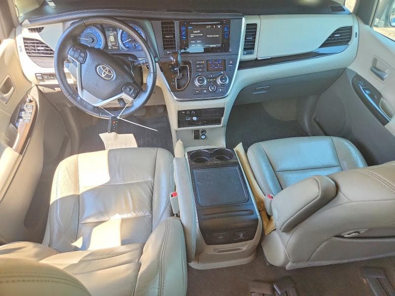 2017 TOYOTA SIENNA XLE PREMIUM 8-PASSENGER 8