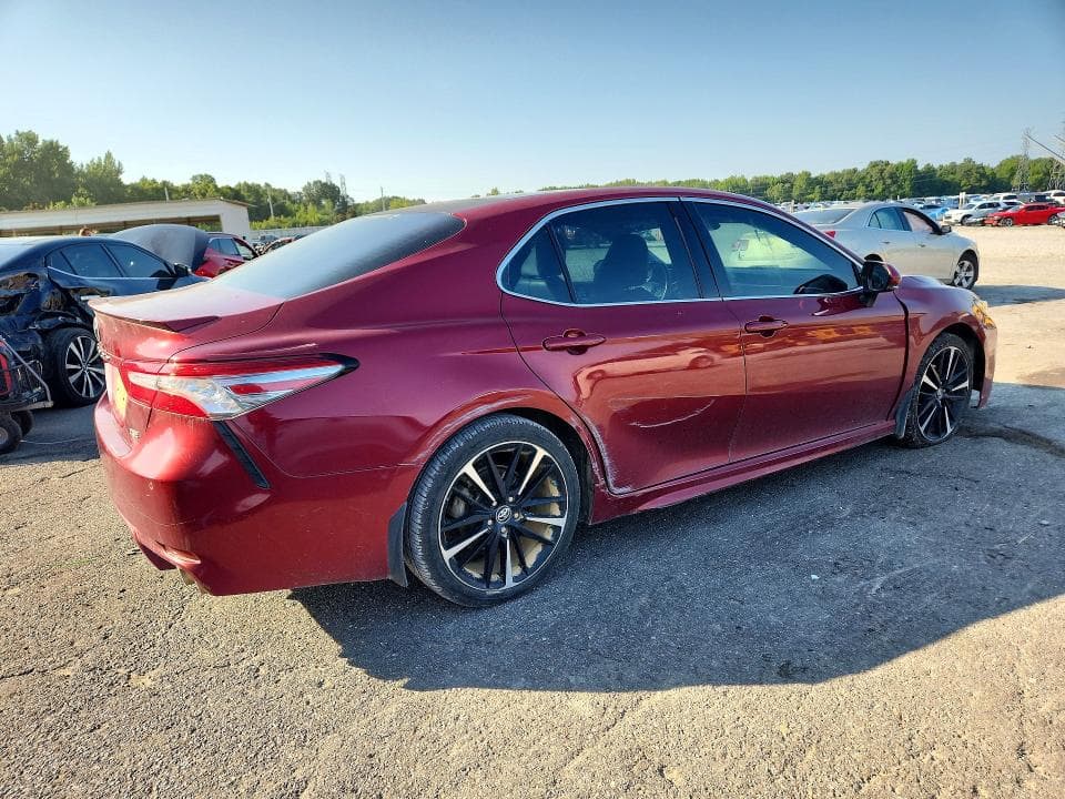 2018 TOYOTA CAMRY XSE 3