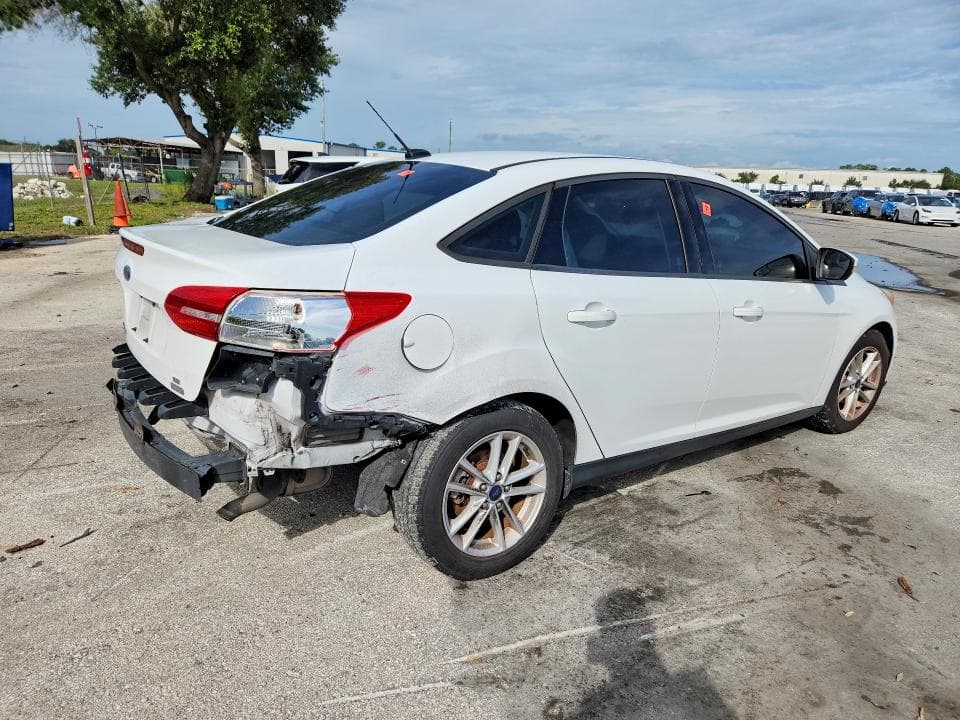 2017 FORD FOCUS SE 3