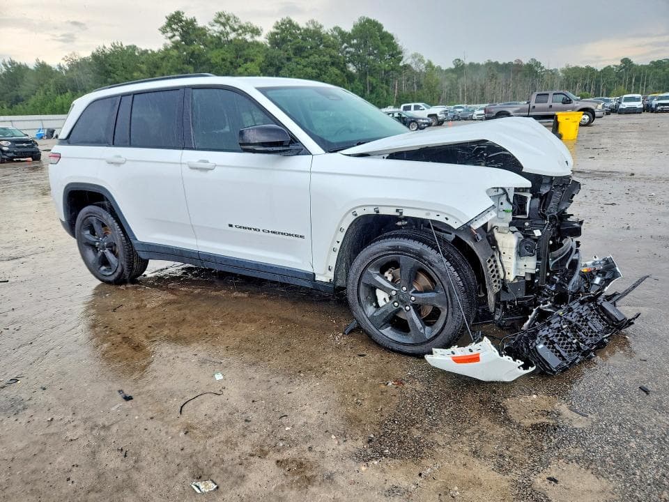 2023 JEEP GRAND CHEROKEE LIMITED 4