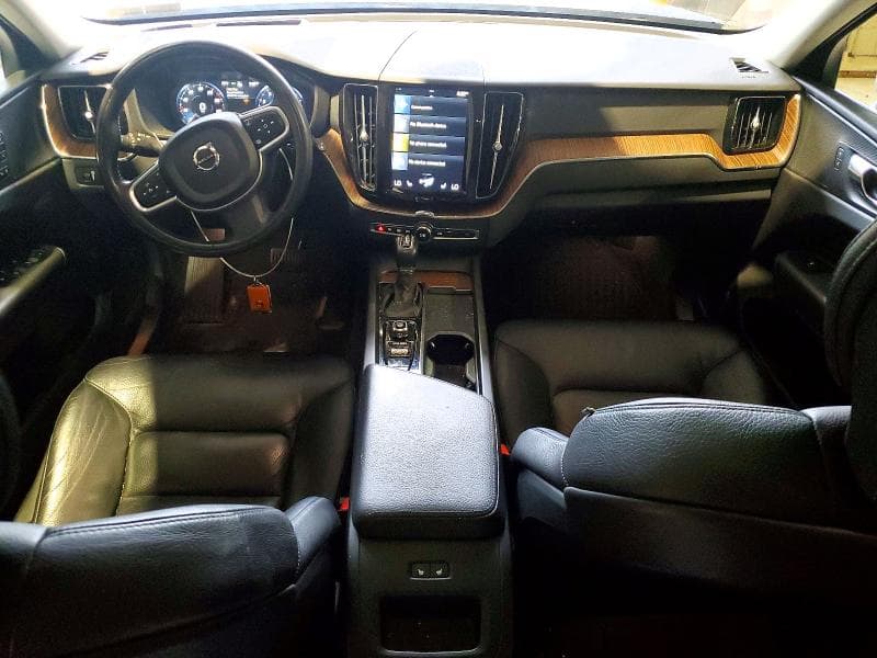 2021 VOLVO XC60 T5 MOMENTUM 8