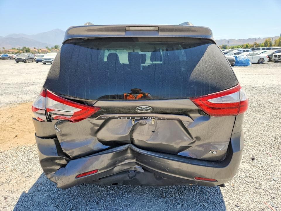 2017 TOYOTA SIENNA LE 6