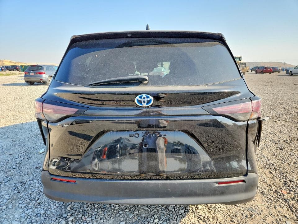 2023 TOYOTA SIENNA LE 6