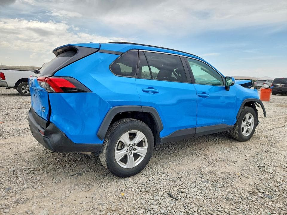 2021 TOYOTA RAV4 XLE 3