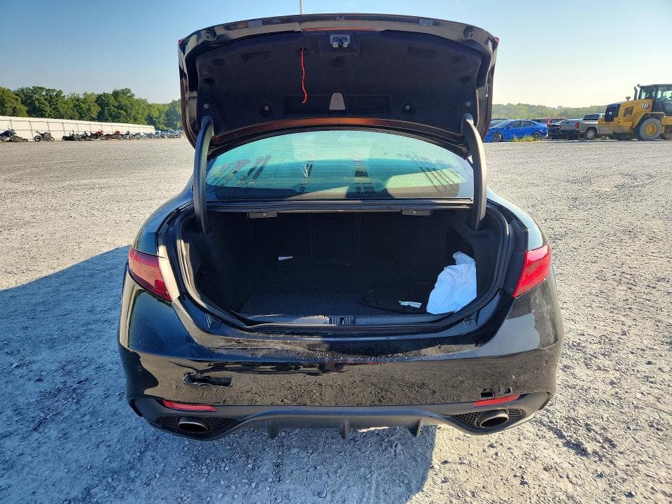 2018 ALFA ROMEO GIULIA TI Q4 6