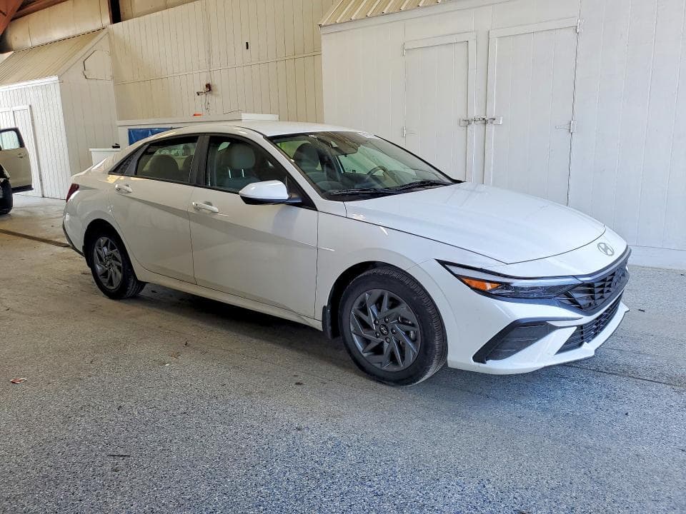 2024 HYUNDAI ELANTRA SEL 4