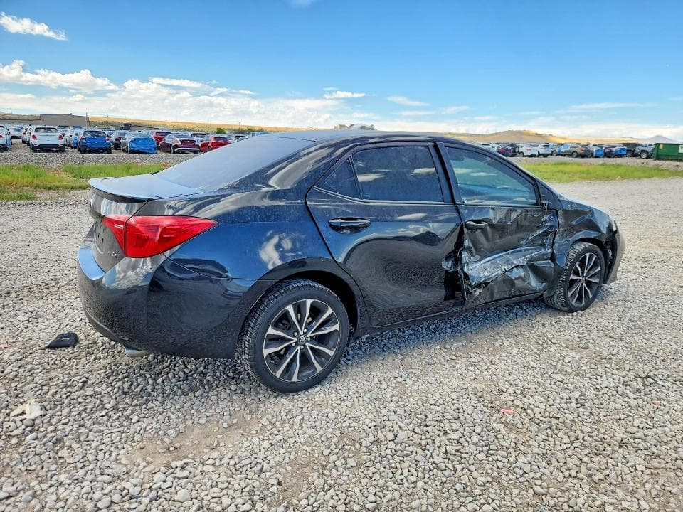 2017 TOYOTA COROLLA SE 3