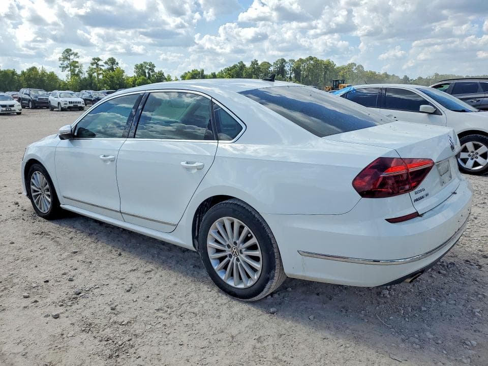 2017 VOLKSWAGEN PASSAT SE 2