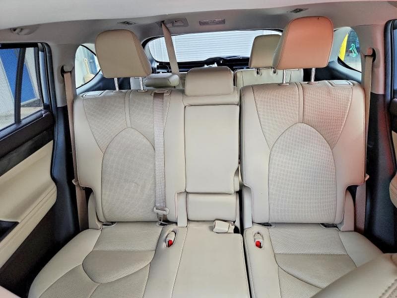 2020 TOYOTA HIGHLANDER LIMITED 10
