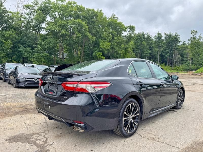 2018 TOYOTA CAMRY SE 4