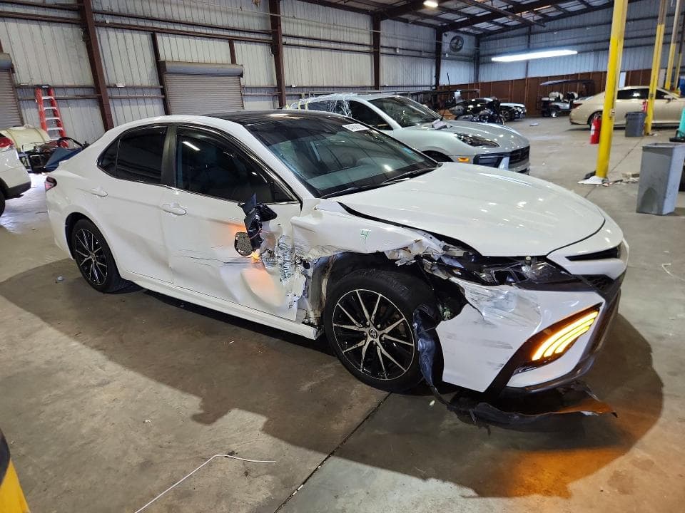 2022 TOYOTA CAMRY SE 4