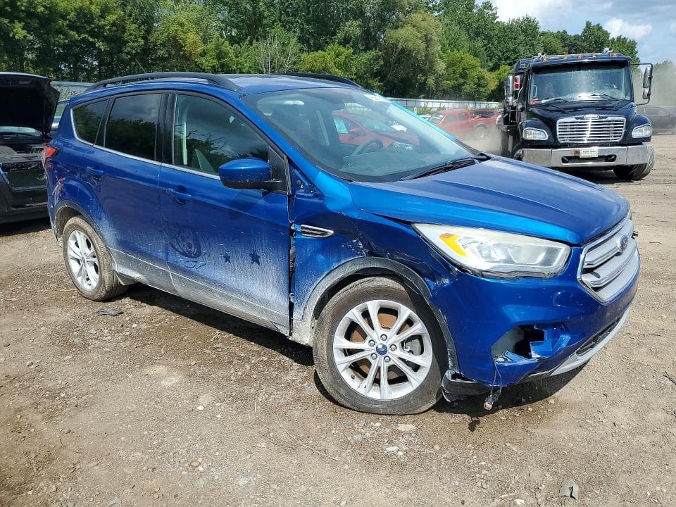 2017 FORD ESCAPE SE 4