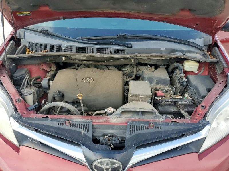 2018 TOYOTA SIENNA LE 12