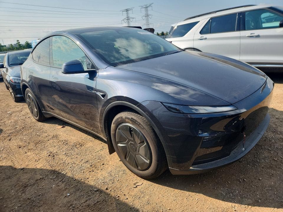 2026 TESLA MODEL Y 4