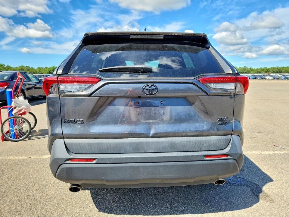 2020 TOYOTA RAV4 XLE 6