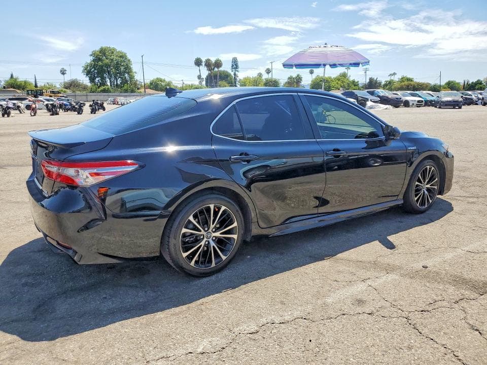 2019 TOYOTA CAMRY HYBRID SE 3