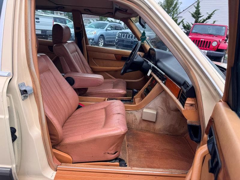 1982 MERCEDES-BENZ 300 SD 5