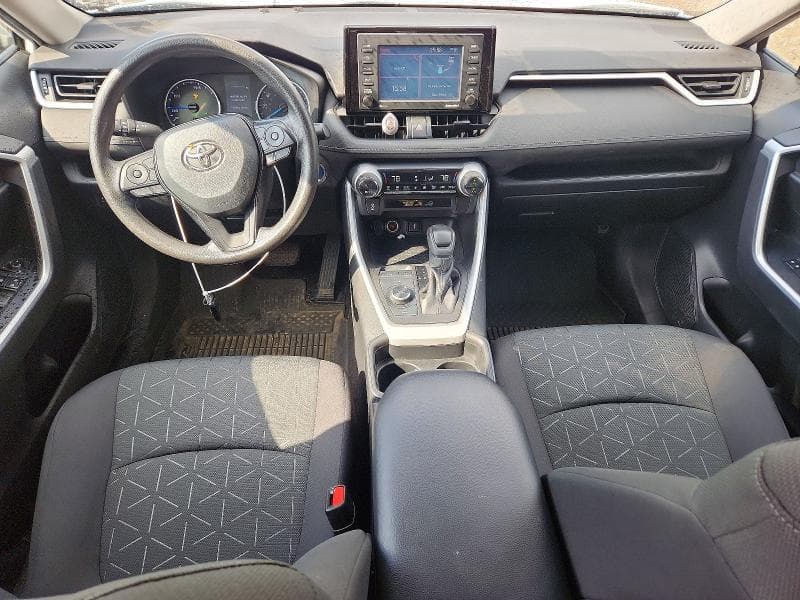 2021 TOYOTA RAV4 XLE 8