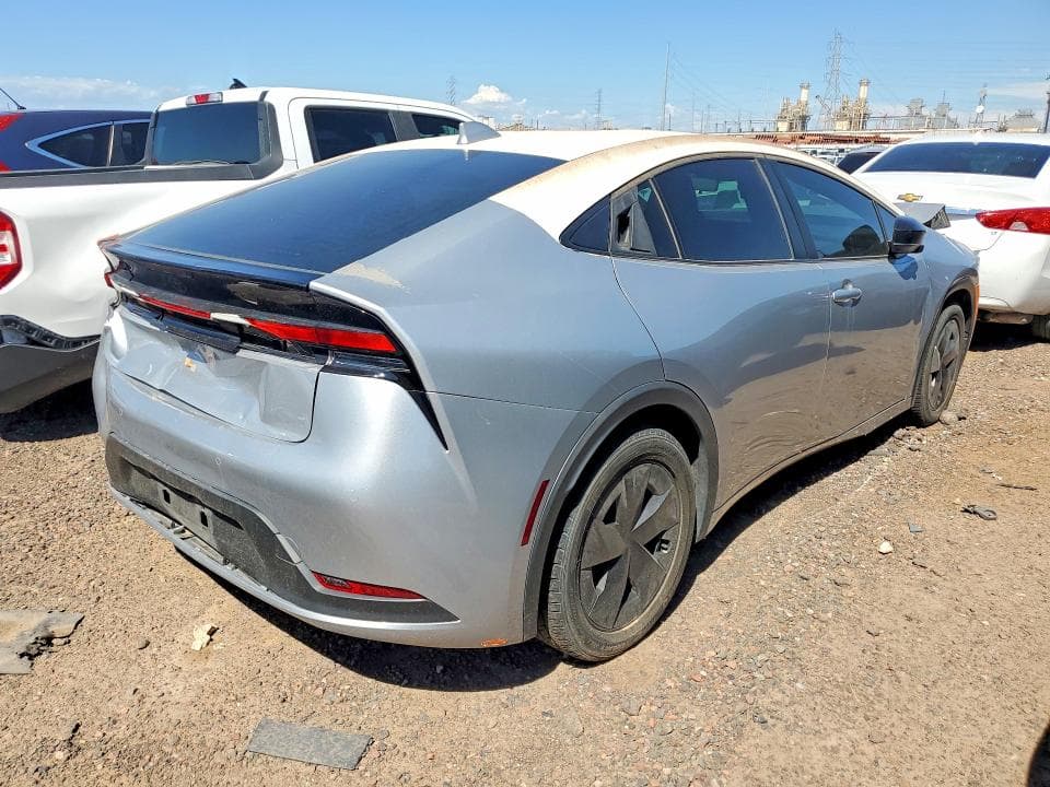 2023 TOYOTA PRIUS LE 3