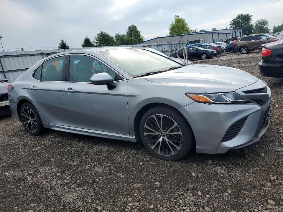 2018 TOYOTA CAMRY SE 4