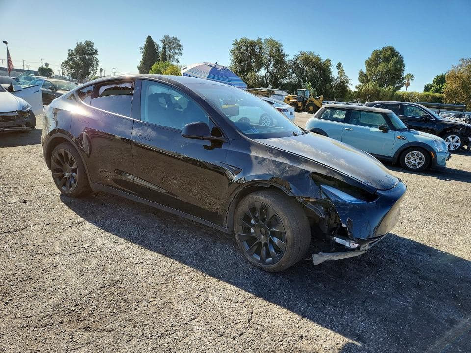 2023 TESLA MODEL Y 4