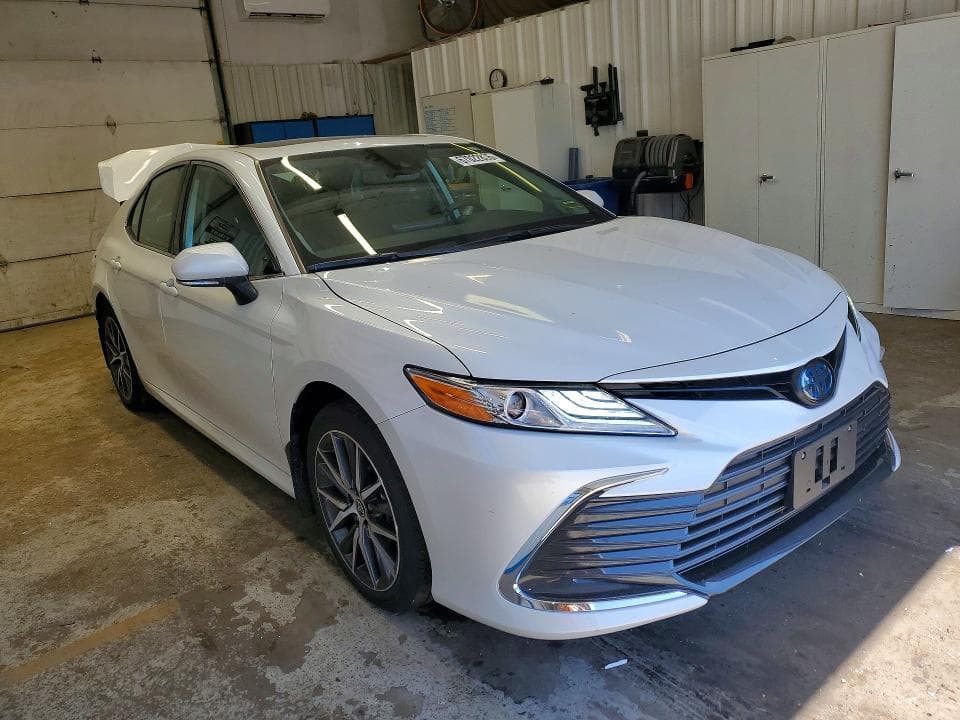 2023 TOYOTA CAMRY XLE 4