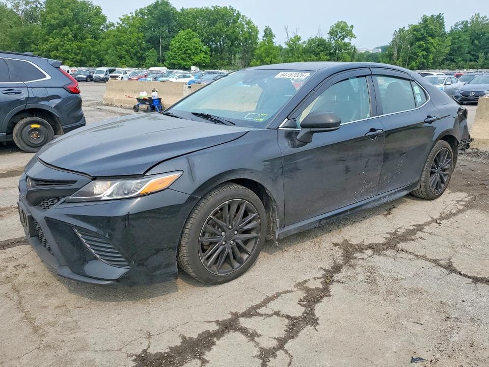 2018 TOYOTA CAMRY SE - 1