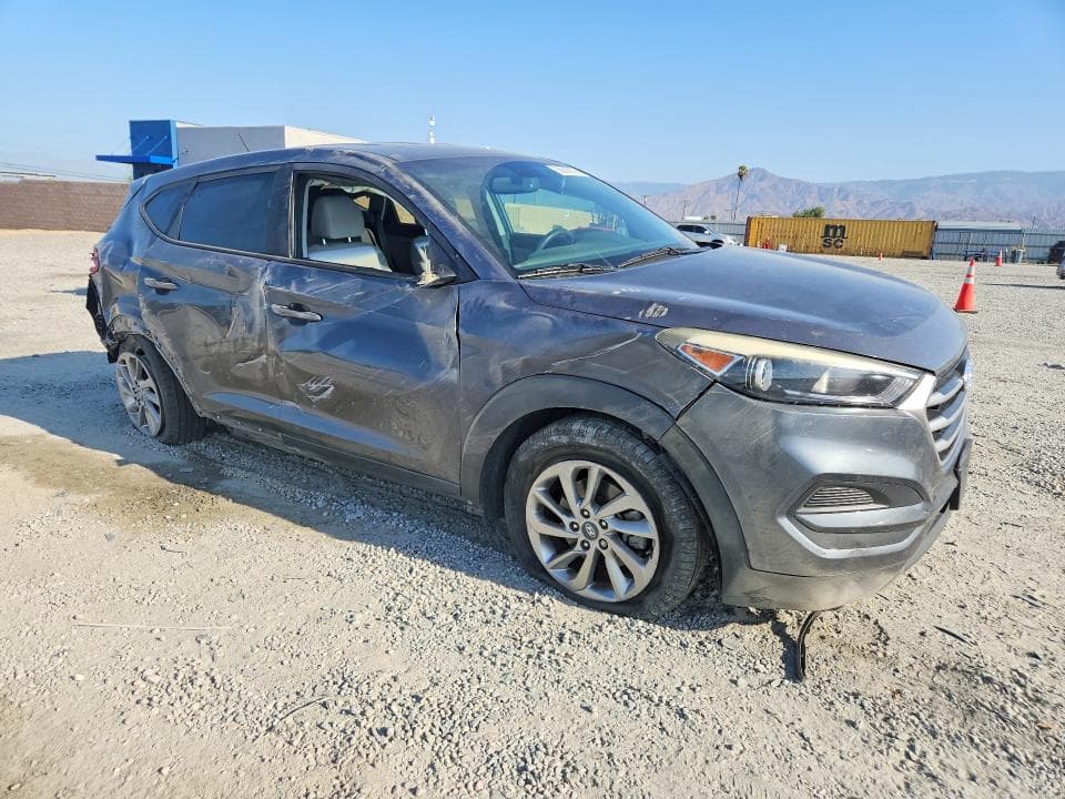 2017 HYUNDAI TUCSON SE 4