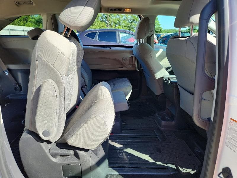 2022 TOYOTA SIENNA LE 11