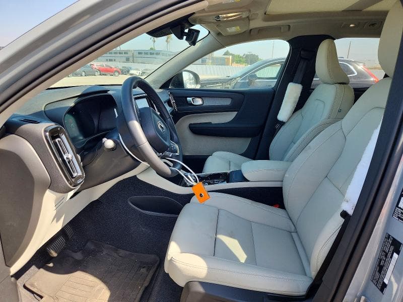 2026 VOLVO XC40 PLUS 7