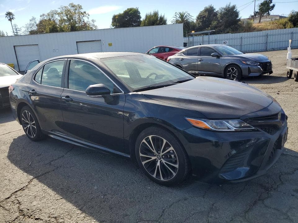 2019 TOYOTA CAMRY SE 4