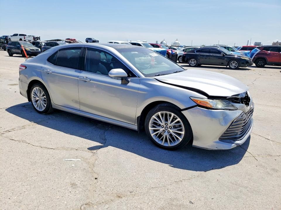 2018 TOYOTA CAMRY XLE 4