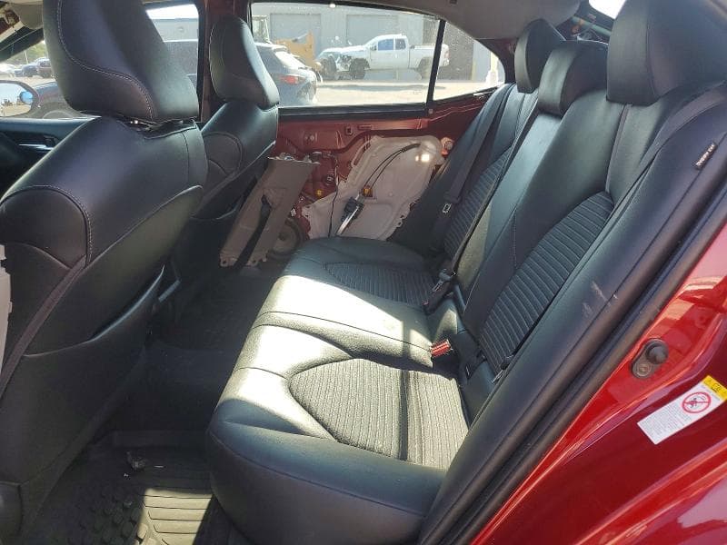 2018 TOYOTA CAMRY SE 10