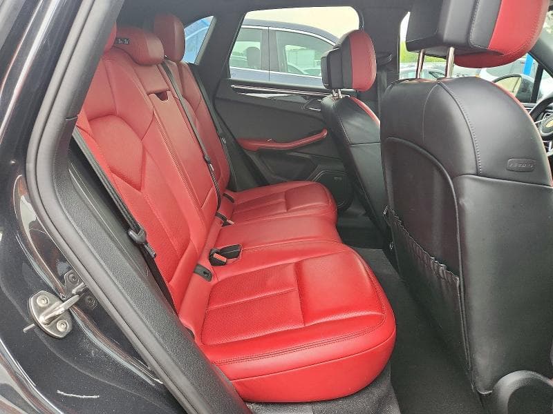 2018 PORSCHE MACAN 11