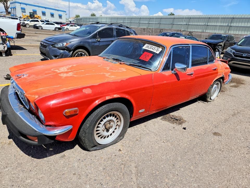 1976 JAGUAR XJ6 - 1