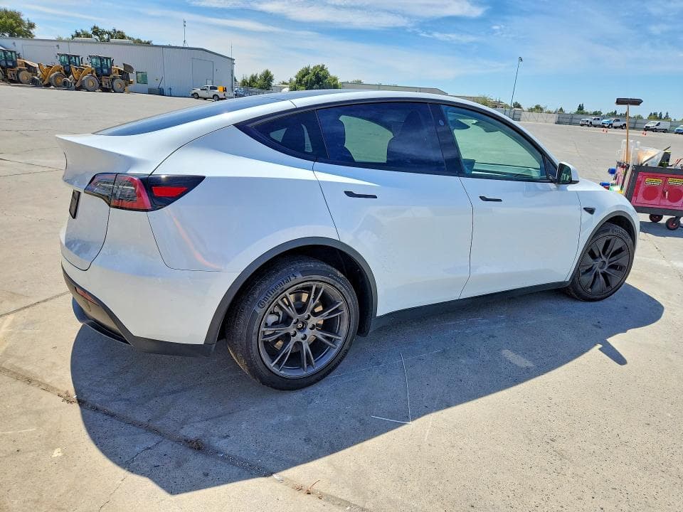 2024 TESLA MODEL Y 3