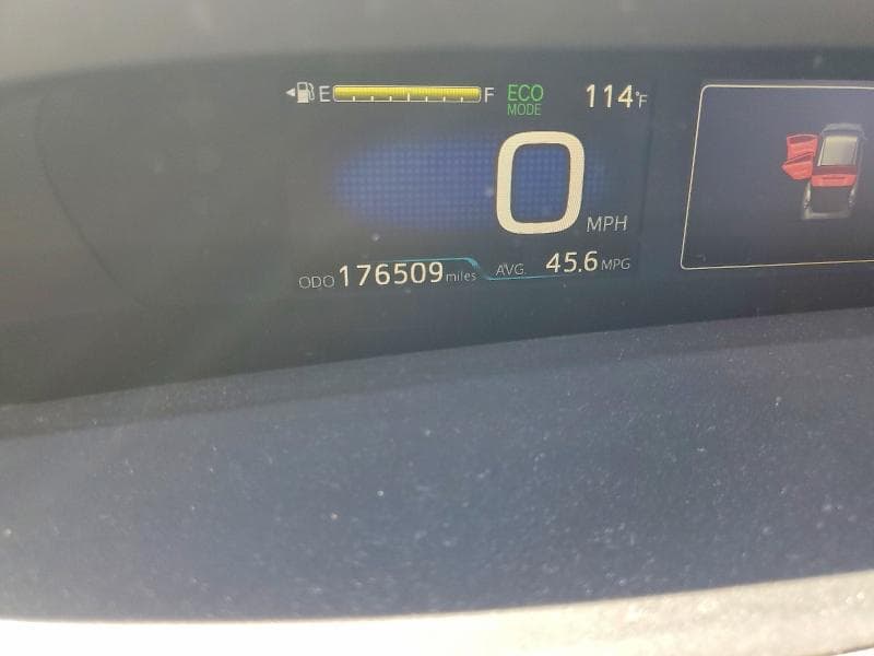 2017 TOYOTA PRIUS THREE 9
