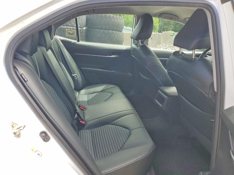 2019 TOYOTA CAMRY SE 10