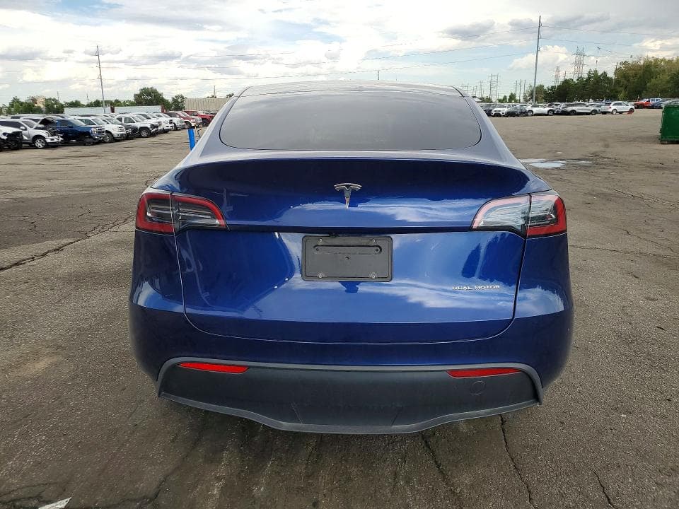 2024 TESLA MODEL Y 6