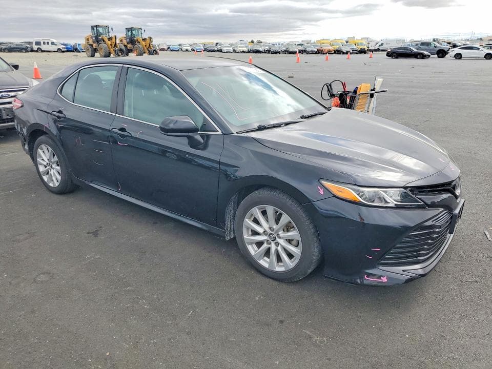 2018 TOYOTA CAMRY LE 4