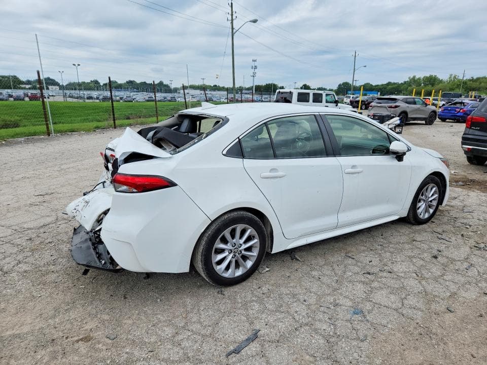 2022 TOYOTA COROLLA XLE 3