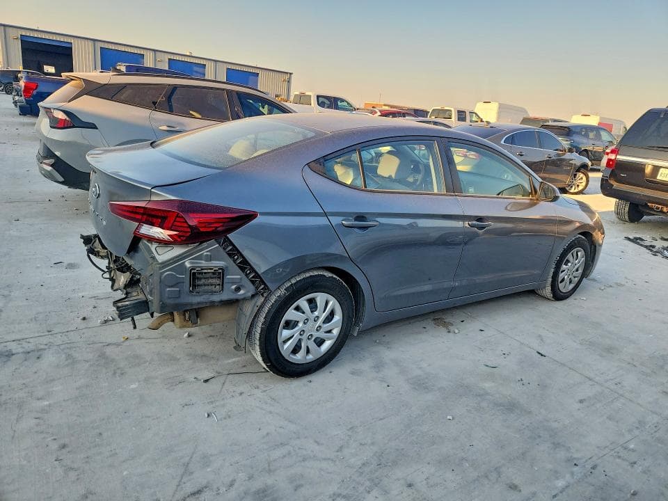 2019 HYUNDAI ELANTRA SE 3