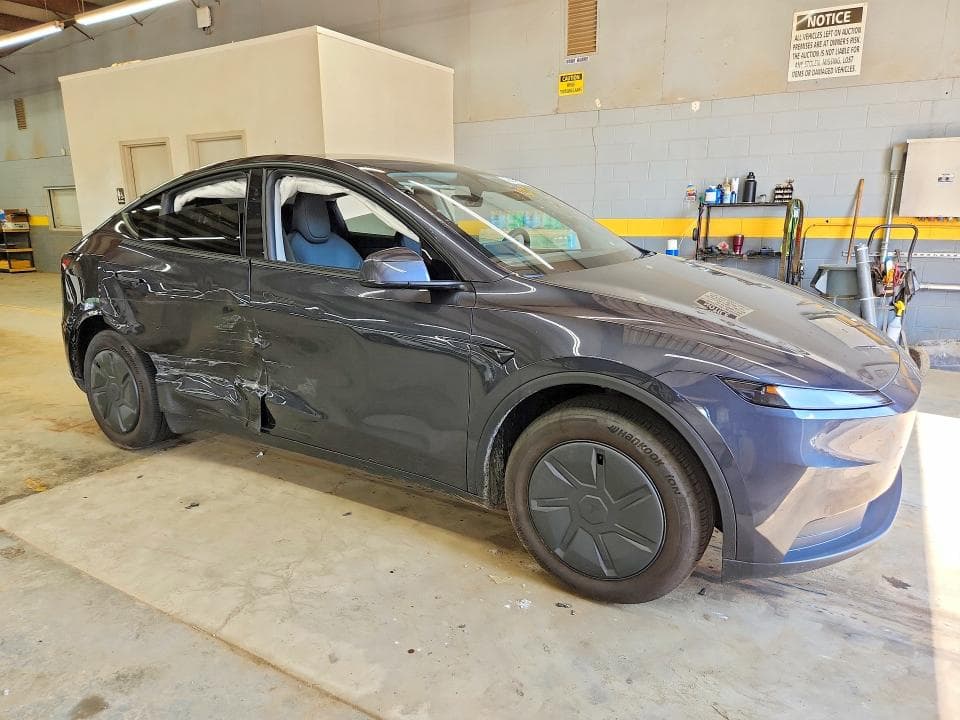 2026 TESLA MODEL Y 4