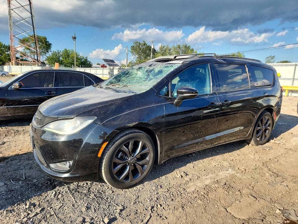 2018 CHRYSLER PACIFICA LIMITED - 1