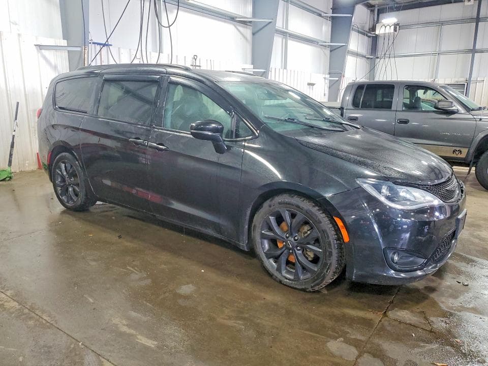 2019 CHRYSLER PACIFICA LIMITED 4