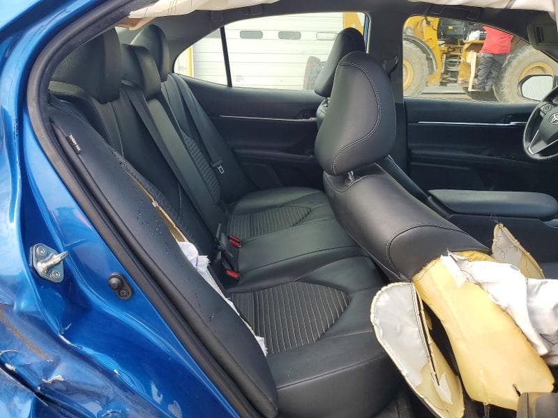 2020 TOYOTA CAMRY SE 10