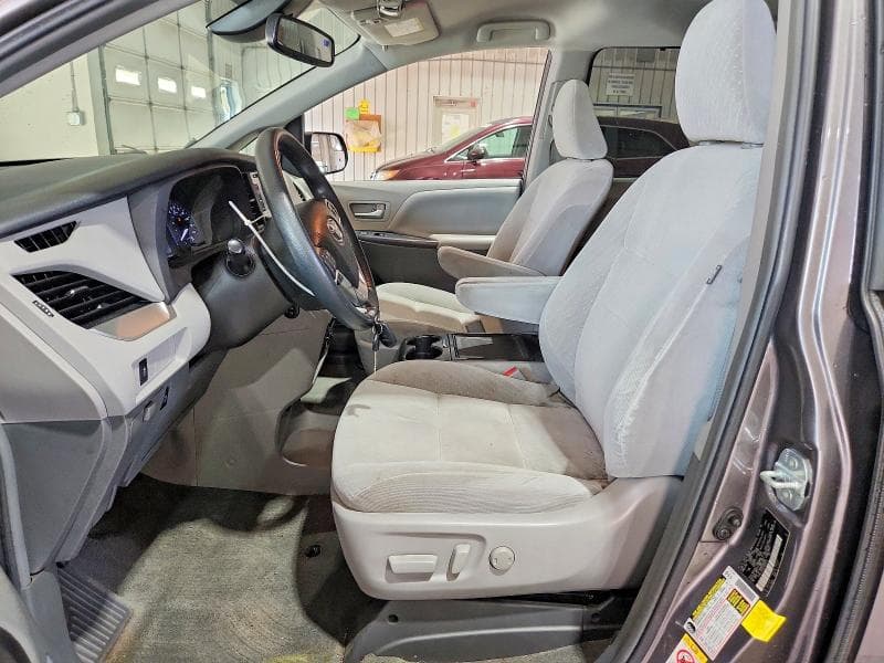 2018 TOYOTA SIENNA LE 7