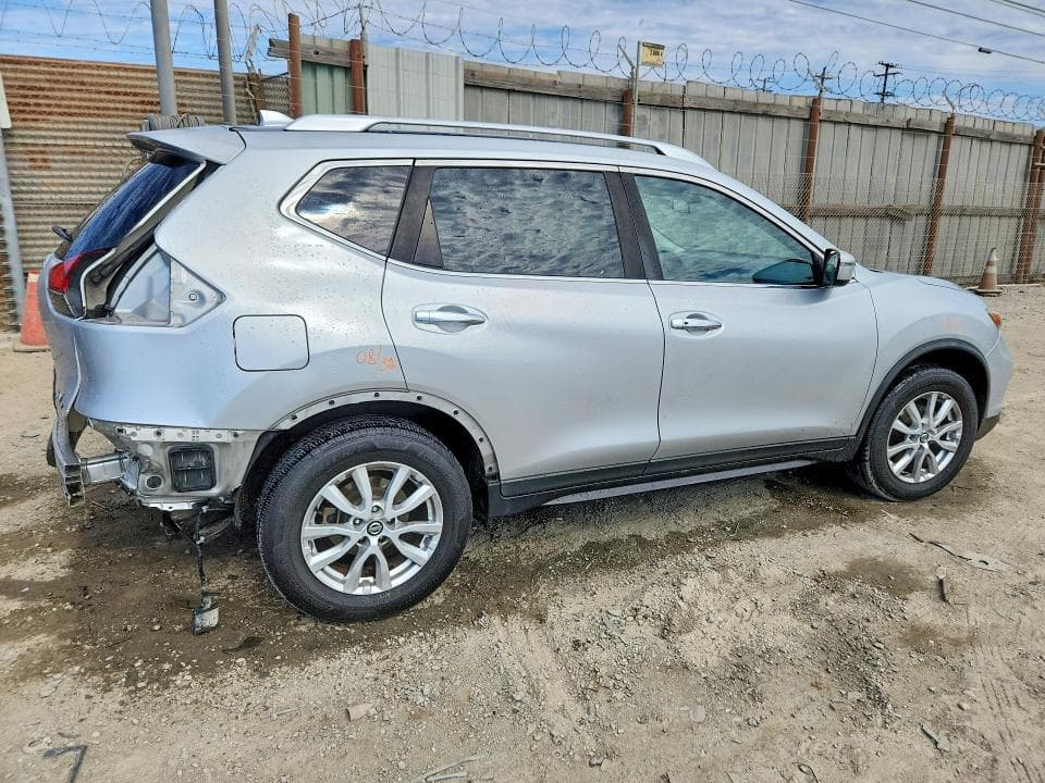 2017 NISSAN ROGUE SV 3