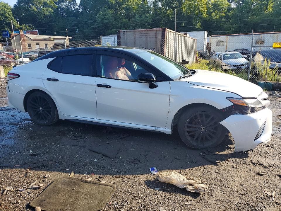 2019 TOYOTA CAMRY XSE 4
