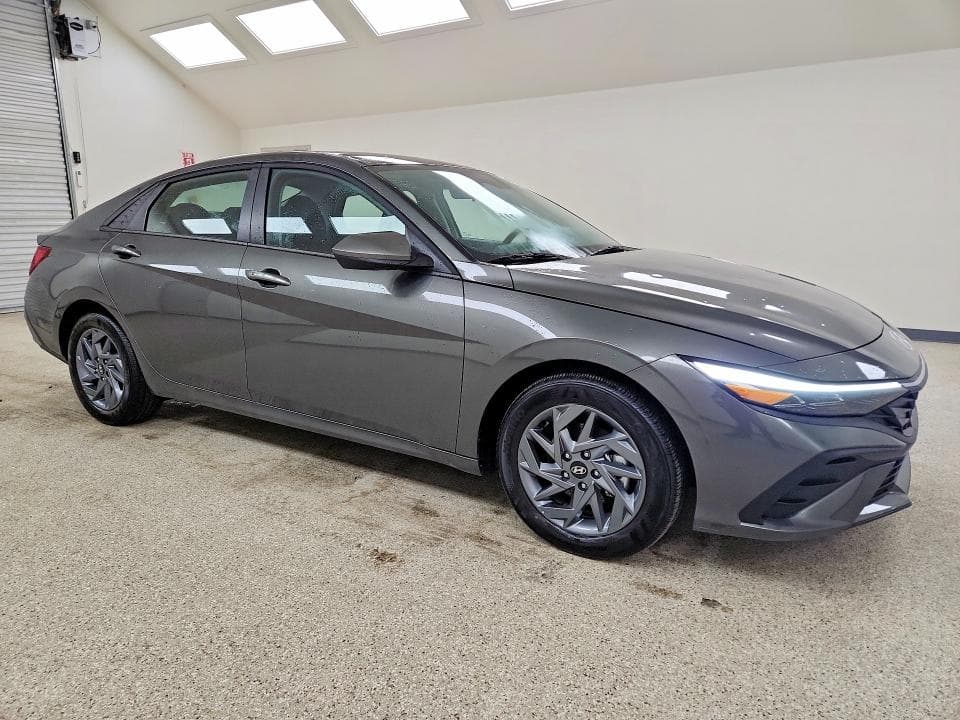 2026 HYUNDAI ELANTRA HYBRID BLUE 4